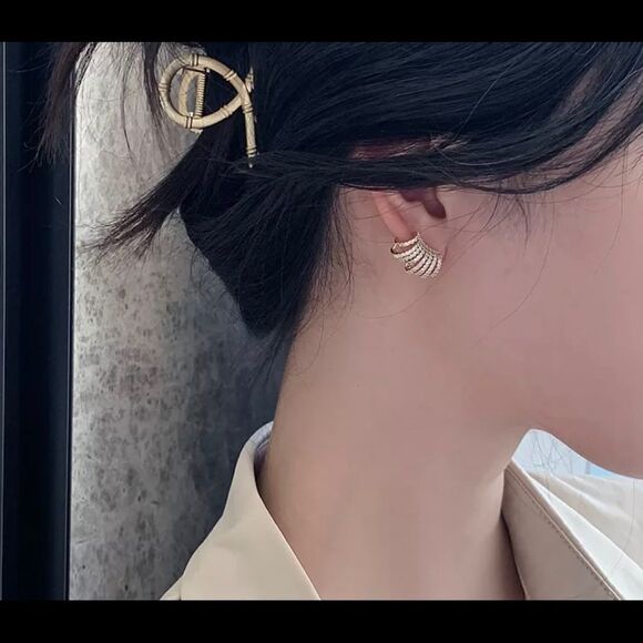 GOLDTONE DROP EARRINGS  - Picture 2 of 5